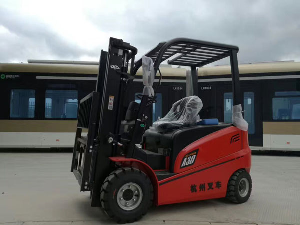 電動(dòng)叉車磨合期——新購(gòu)買的電動(dòng)叉車使用注意事項(xiàng)